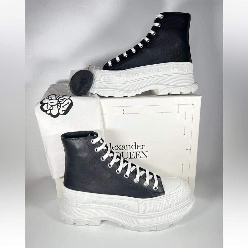 Alexander Mcqueen Men's Tread Slick Boot Leather Black/White Eu 45 Usa 12